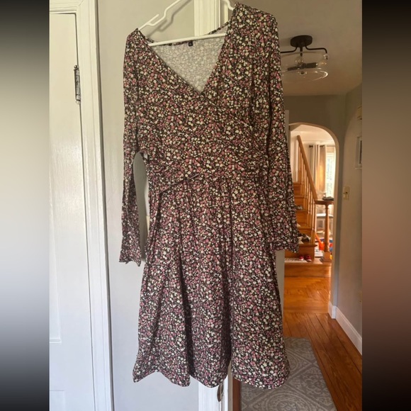Maternity and nursing dress - Picture 1 of 2